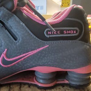 NIKE SHOX